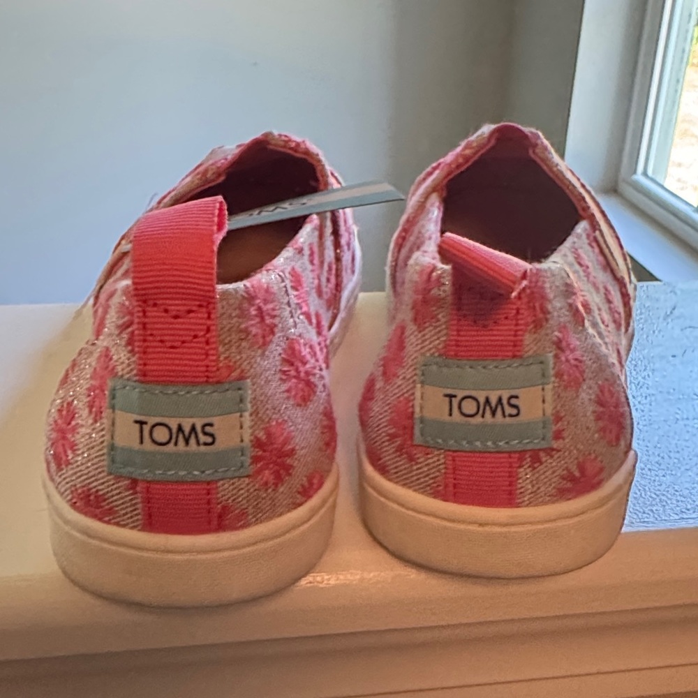 NWT TOMS Pink Daisy Pattern Slip-Ons - Picture 4 of 6